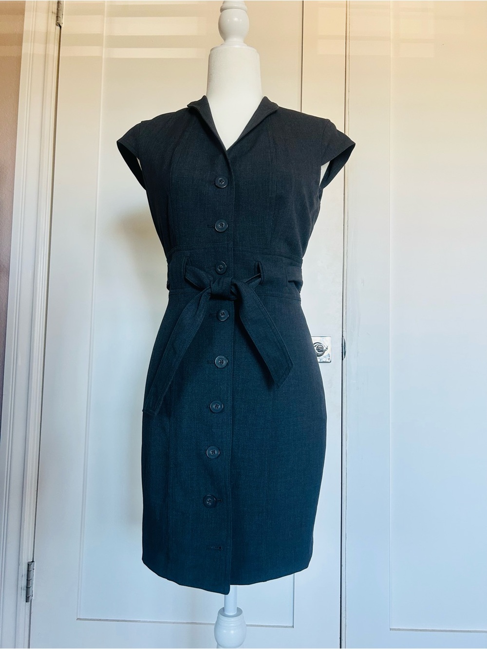 Calvin Klein charcoal grey Button-Front Cap-Sleeve Dress with Waist Tie Size 2